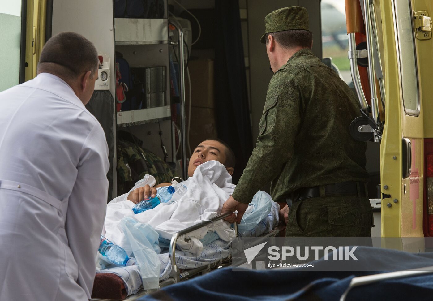 Servicemen injured as result of barrack collapse are delivered to Moscow