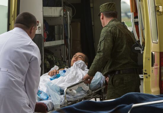 Servicemen injured as result of barrack collapse are delivered to Moscow