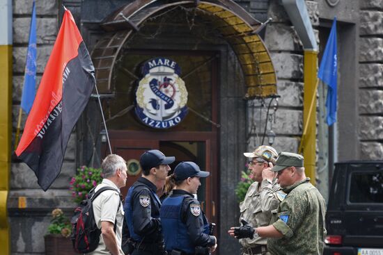 Right Sector rally at the building of Presidential Administration of Ukraine in Kiev