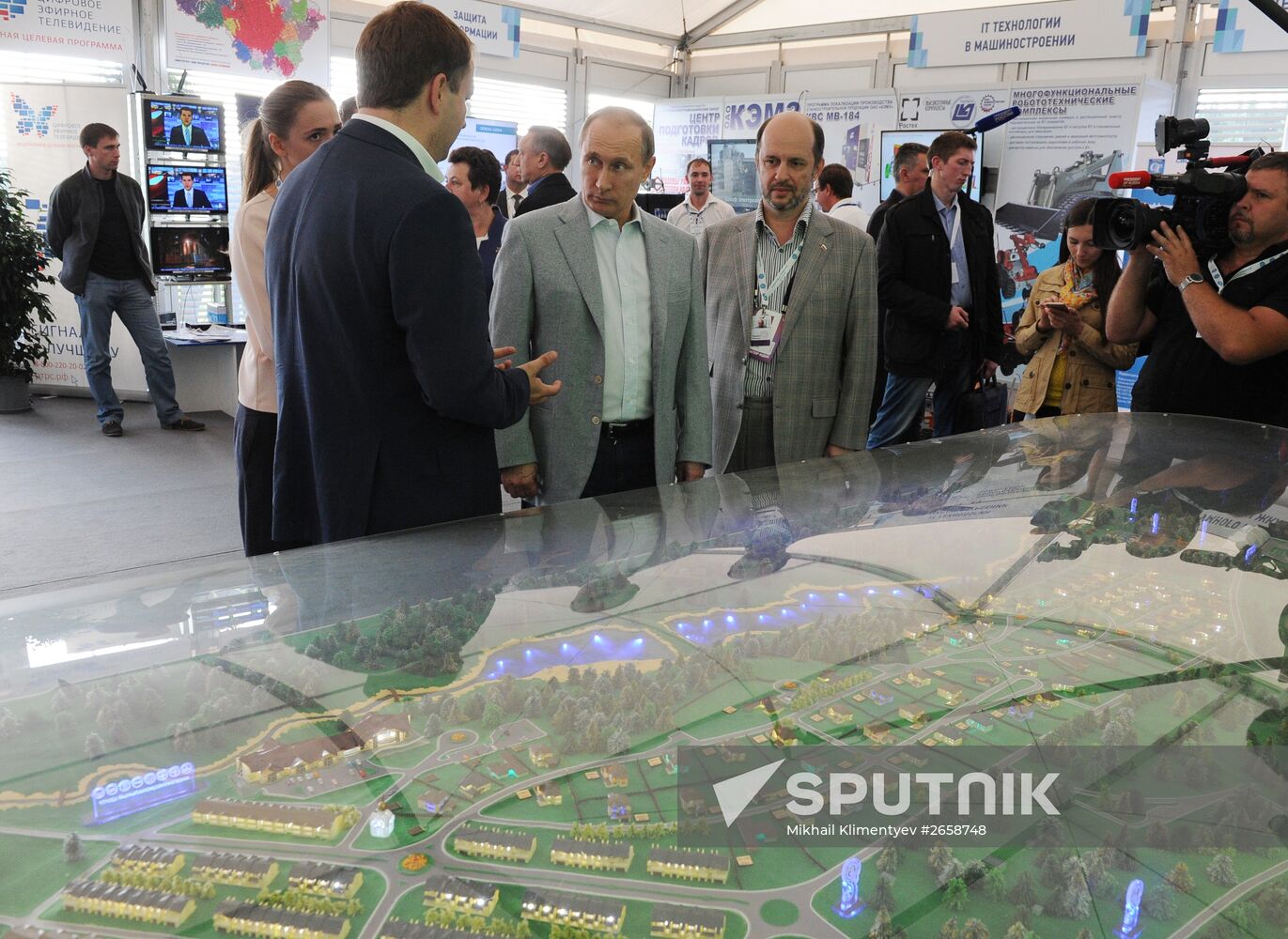 President Vladimir Putin visits Terra Scientia Russian Educational Youth Forum