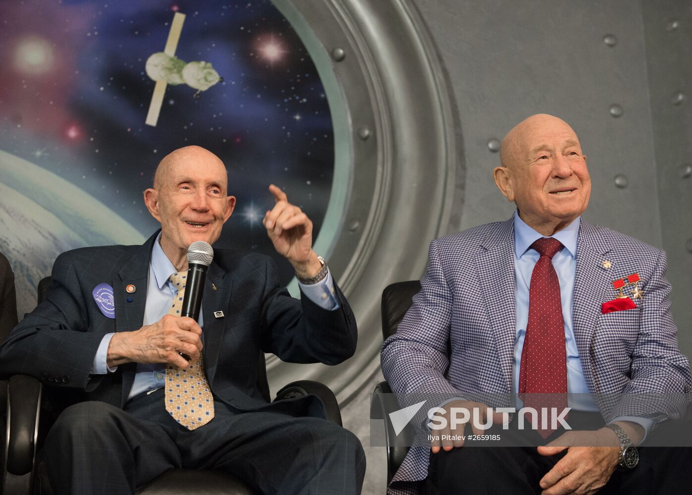 Soyuz-Apollo mission participants reunite in Moscow