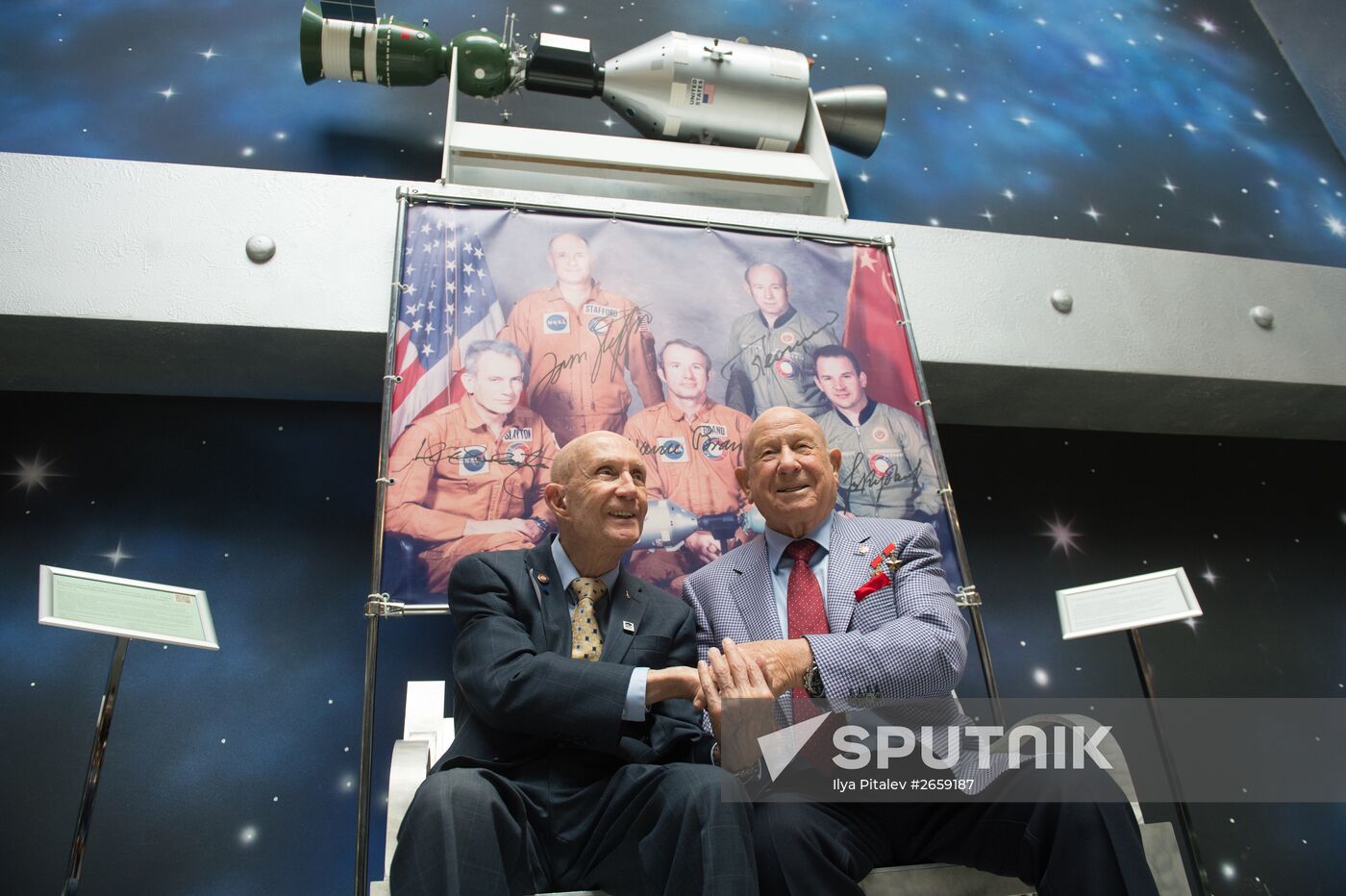 Soyuz-Apollo mission participants reunite in Moscow