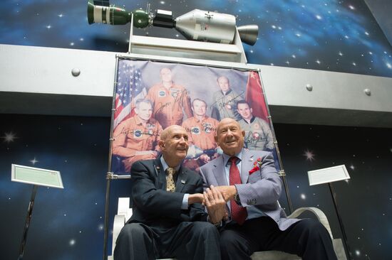 Soyuz-Apollo mission participants reunite in Moscow