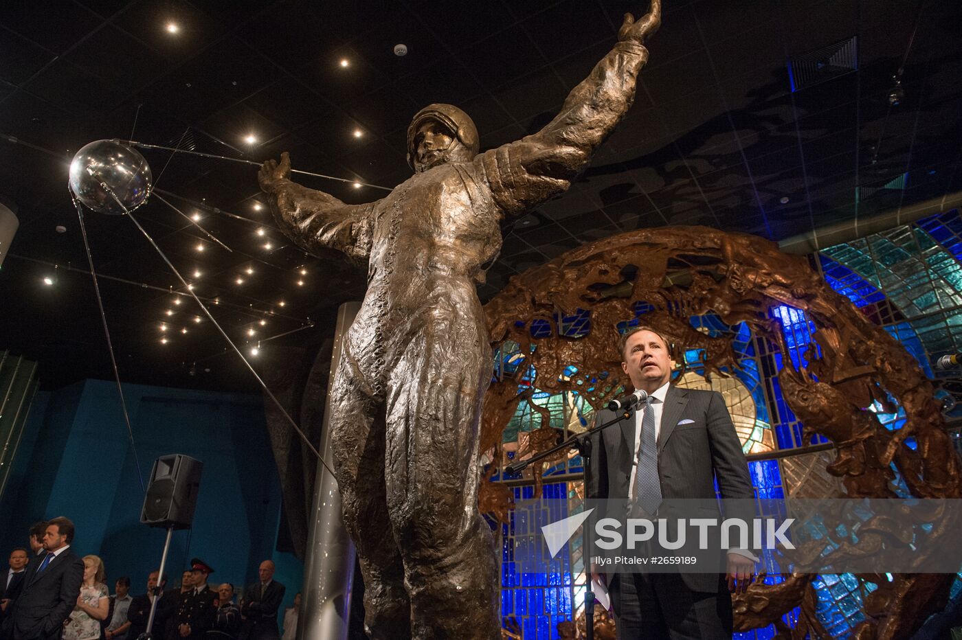 Soyuz-Apollo mission participants reunite in Moscow