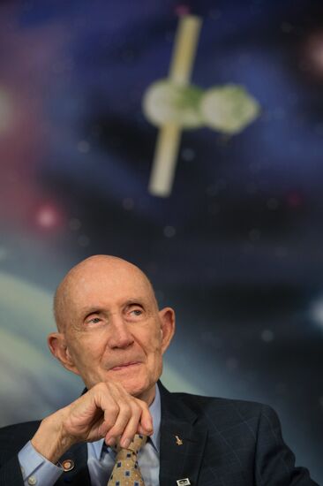 Soyuz-Apollo mission participants reunite in Moscow