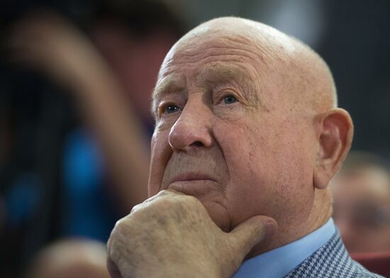 Soyuz-Apollo mission participants reunite in Moscow