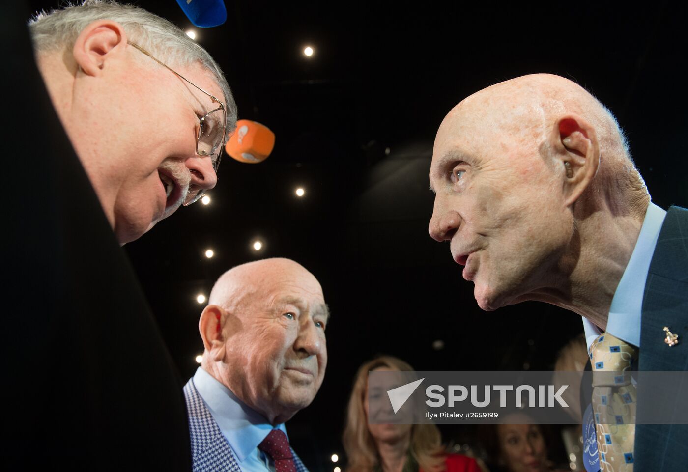 Soyuz-Apollo mission participants reunite in Moscow