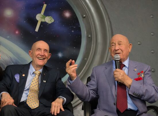 Soyuz-Apollo mission participants reunite in Moscow