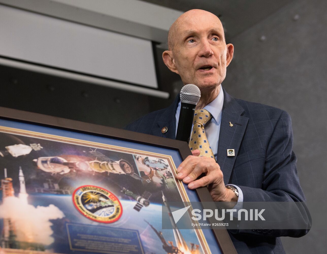 Soyuz-Apollo mission participants reunite in Moscow