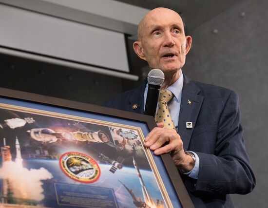 Soyuz-Apollo mission participants reunite in Moscow
