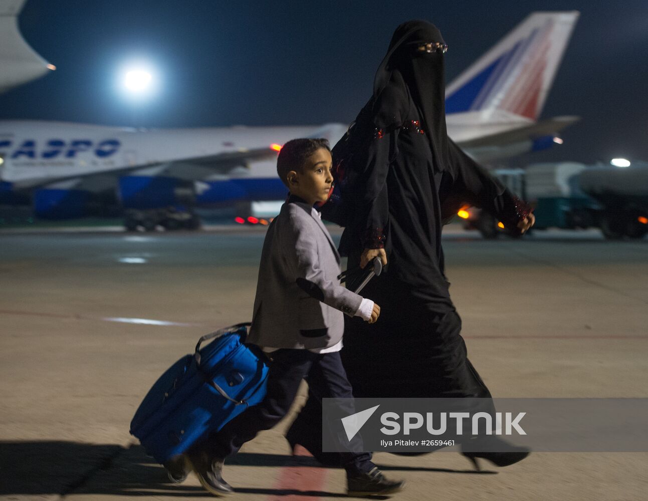 Russian Emergencies Ministry planes bring people fom Yemen to Moscow