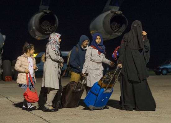 Russian Emergencies Ministry planes bring people fom Yemen to Moscow