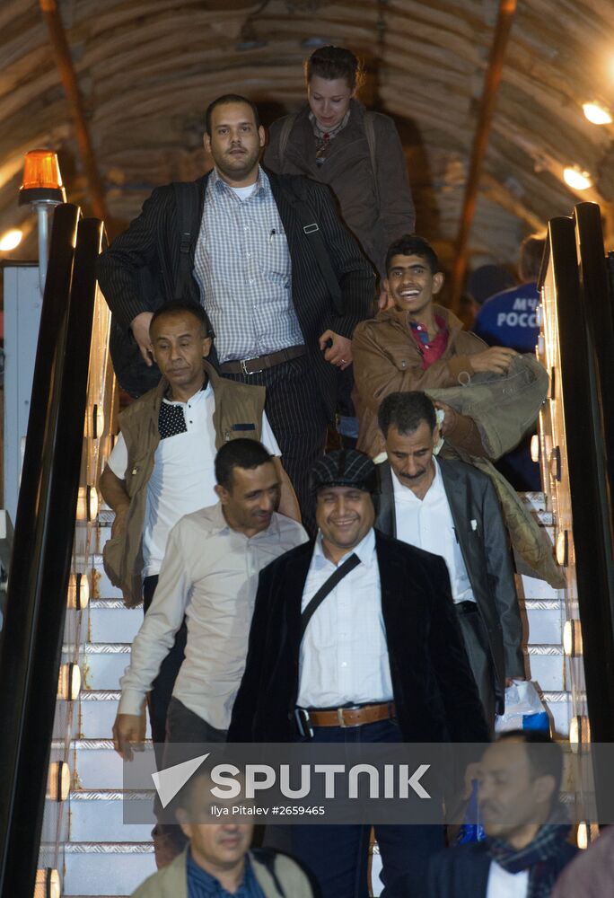 Russian Emergencies Ministry planes bring people fom Yemen to Moscow