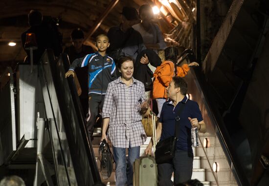 Russian Emergencies Ministry planes bring people fom Yemen to Moscow