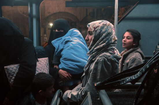 Russian Emergencies Ministry planes bring people fom Yemen to Moscow