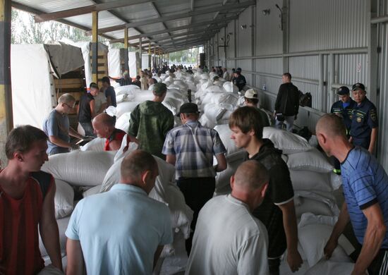 The 32 humanitarian convoy arrives in Donetsk