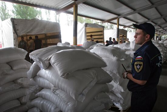 The 32 humanitarian convoy arrives in Donetsk