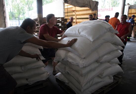 The 32 humanitarian convoy arrives in Donetsk