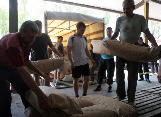 The 32 humanitarian convoy arrives in Donetsk