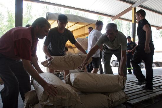 The 32 humanitarian convoy arrives in Donetsk