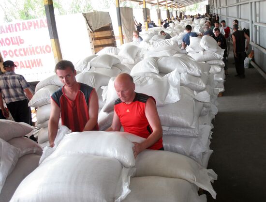 The 32 humanitarian convoy arrives in Donetsk