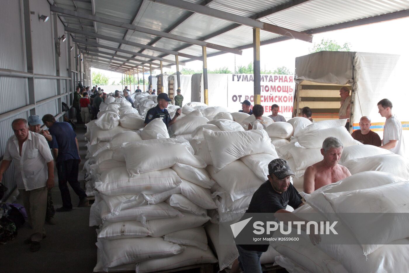 The 32 humanitarian convoy arrives in Donetsk