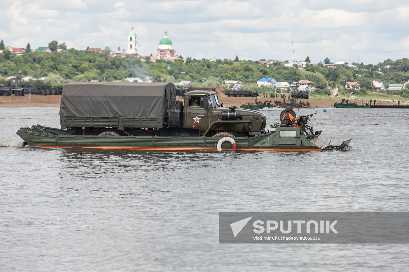 "Open Water" competition of Russian army's pontoon ferry units