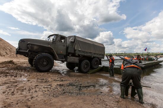 "Open Water" competition of Russian army's pontoon ferry units