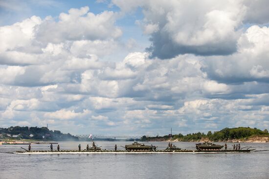 "Open Water" competition of Russian army's pontoon ferry units