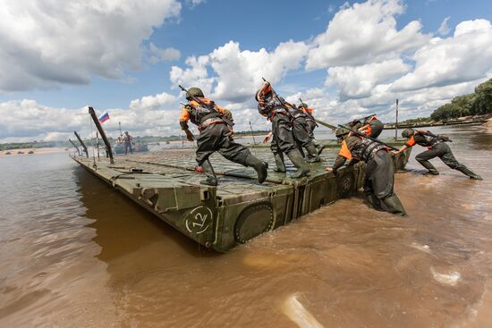 "Open Water" competition of Russian army's pontoon ferry units