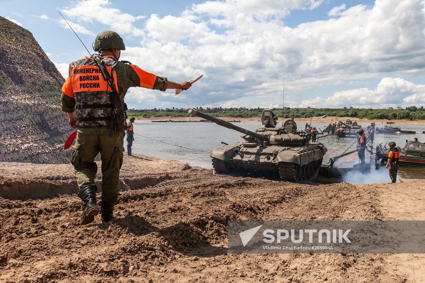 "Open Water" competition of Russian army's pontoon ferry units