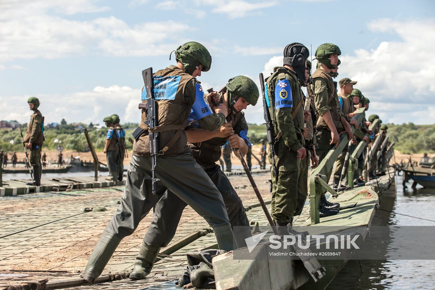 "Open Water" competition of Russian army's pontoon ferry units