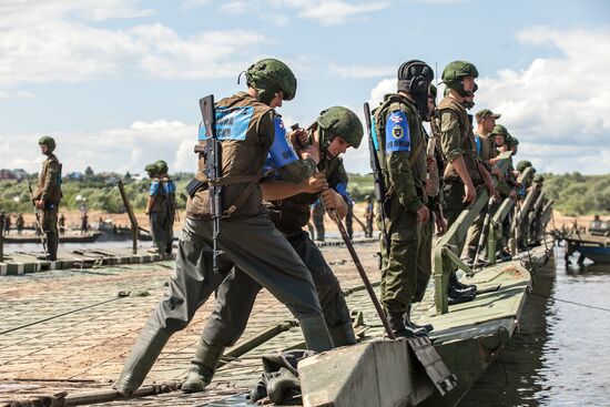 "Open Water" competition of Russian army's pontoon ferry units