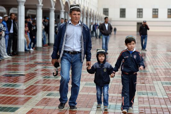 Muslims celebrate Eid al-Fitr in Russian regions