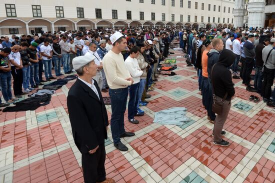 Muslims celebrate Eid al-Fitr in Russian regions