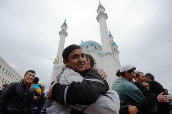Muslims celebrate Eid al-Fitr in Russian regions