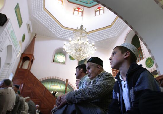 Muslims celebrate Eid al-Fitr in Russian regions