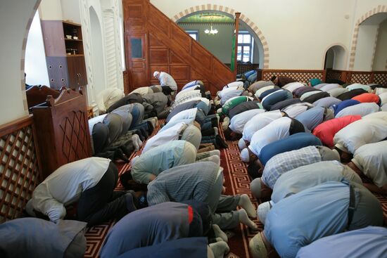 Muslims celebrate Eid al-Fitr in Russian regions