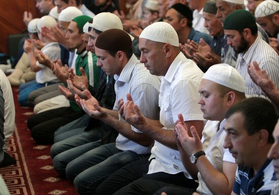 Muslims celebrate Eid al-Fitr in Russian regions