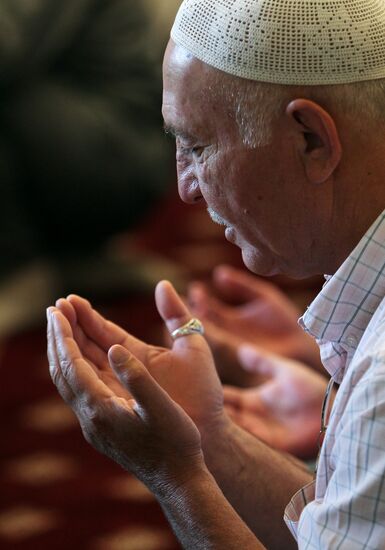 Muslims celebrate Eid al-Fitr in Russian regions