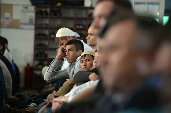 Muslims celebrate Eid al-Fitr in Moscow