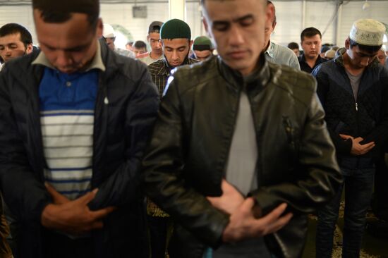 Muslims celebrate Eid al-Fitr in Moscow