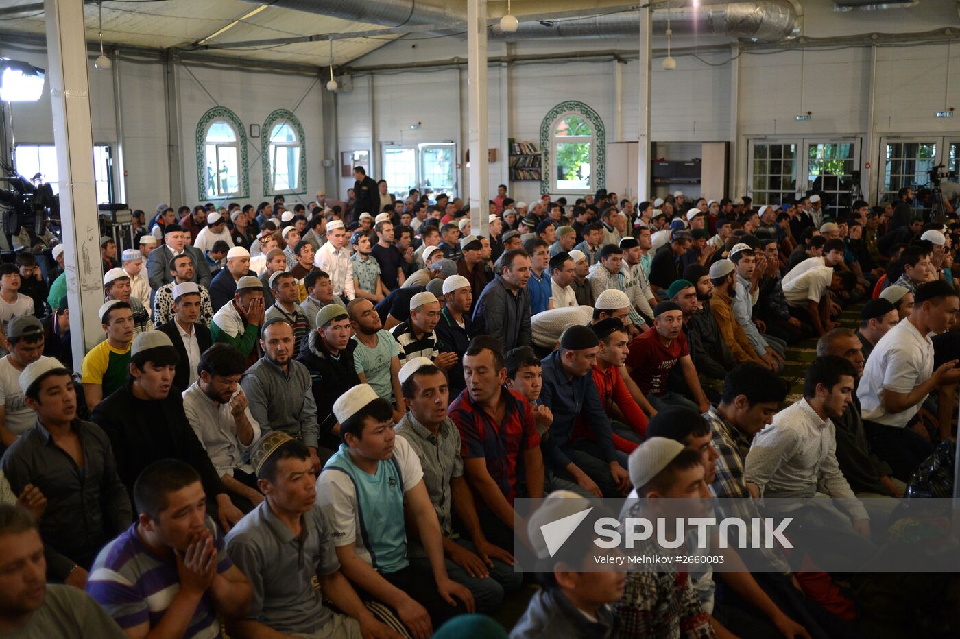 Muslims celebrate Eid al-Fitr in Moscow