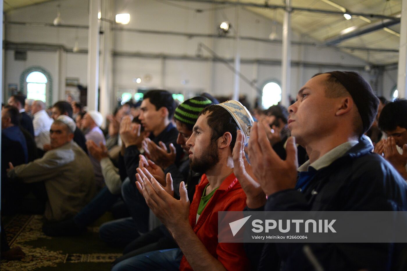 Muslims celebrate Eid al-Fitr in Moscow