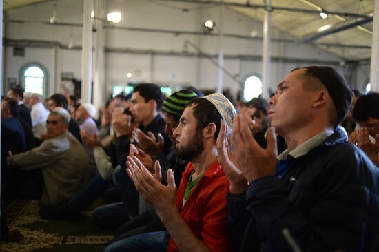Muslims celebrate Eid al-Fitr in Moscow