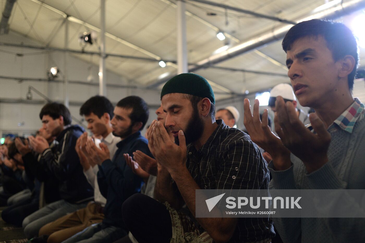 Muslims celebrate Eid al-Fitr in Moscow