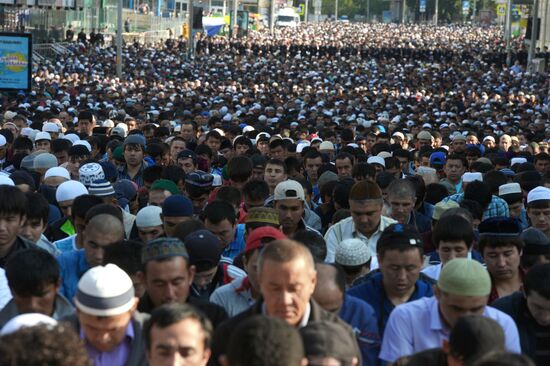 Muslims celebrate Eid al-Fitr in Moscow