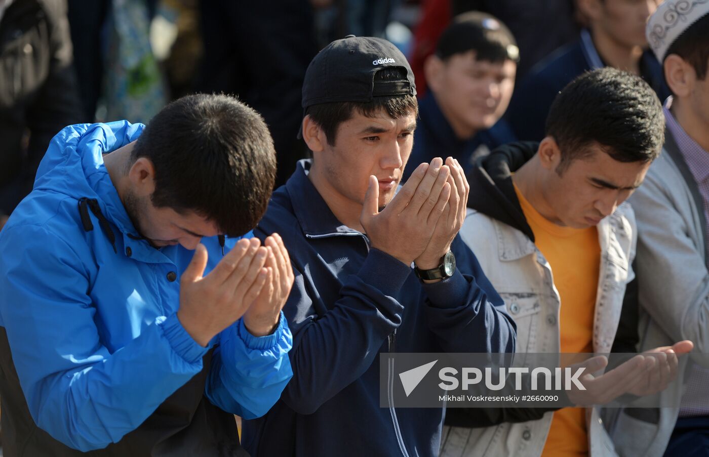 Muslims celebrate Eid al-Fitr in Moscow