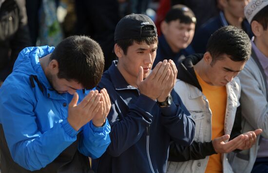 Muslims celebrate Eid al-Fitr in Moscow