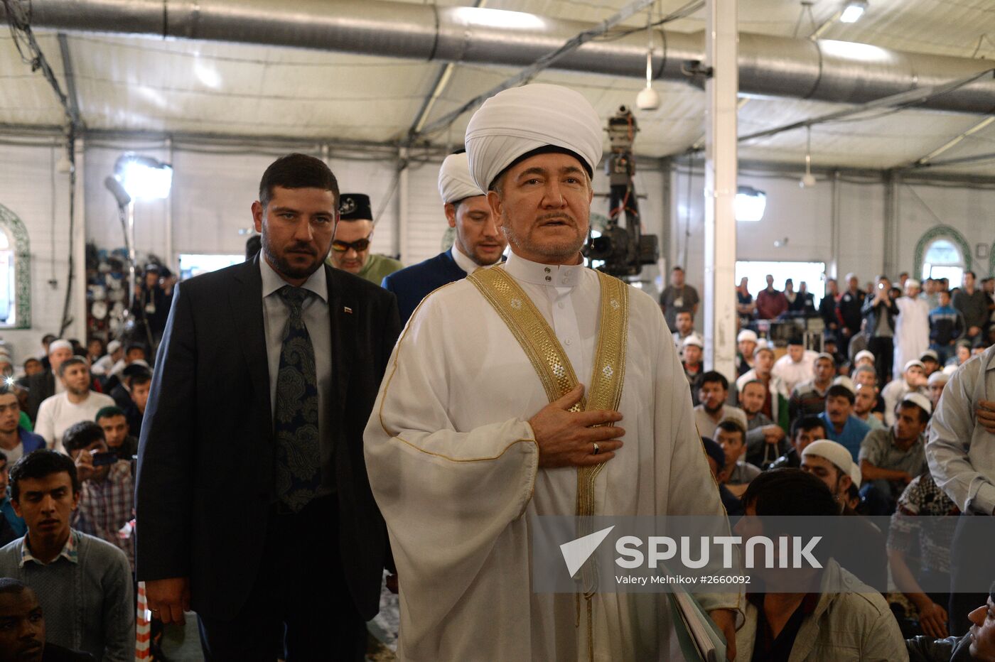 Muslims celebrate Eid al-Fitr in Moscow